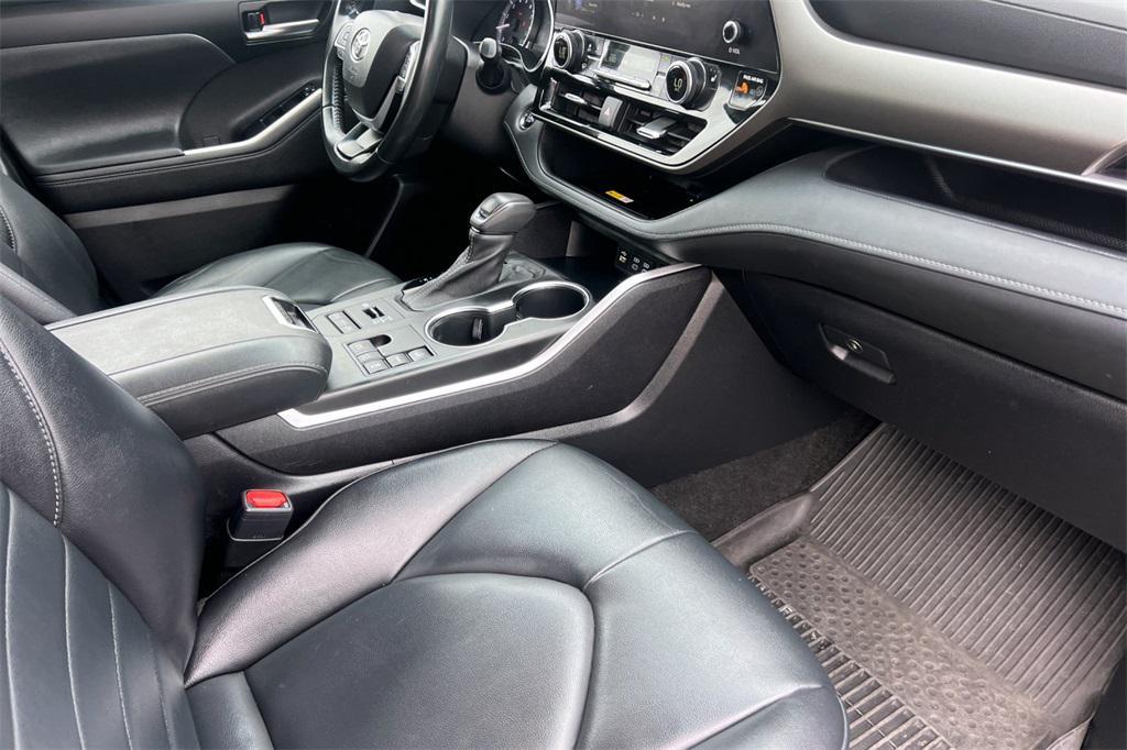 used 2023 Toyota Highlander car, priced at $31,694