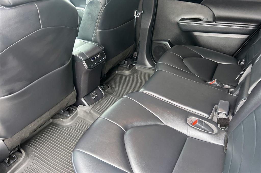 used 2023 Toyota Highlander car, priced at $31,694