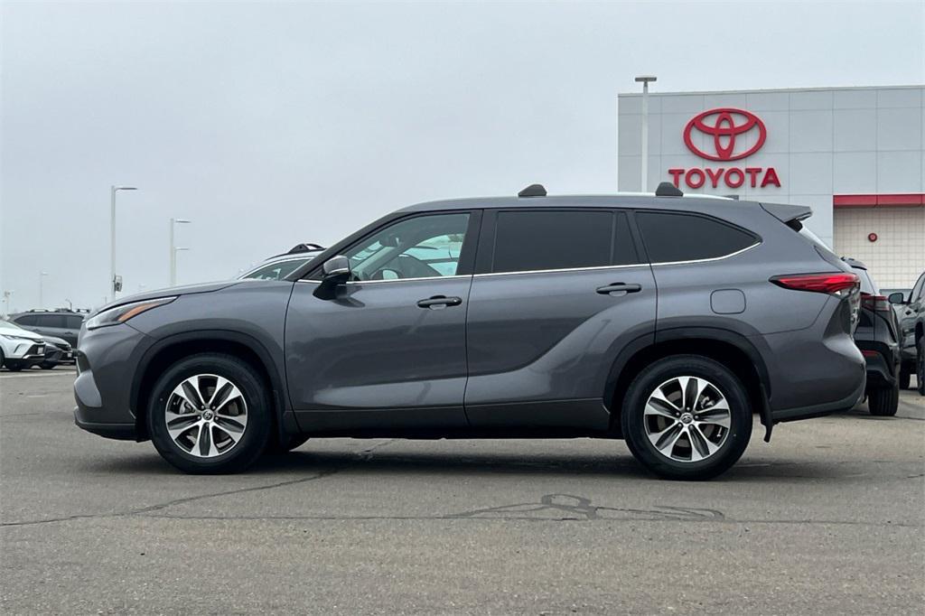 used 2023 Toyota Highlander car, priced at $31,694
