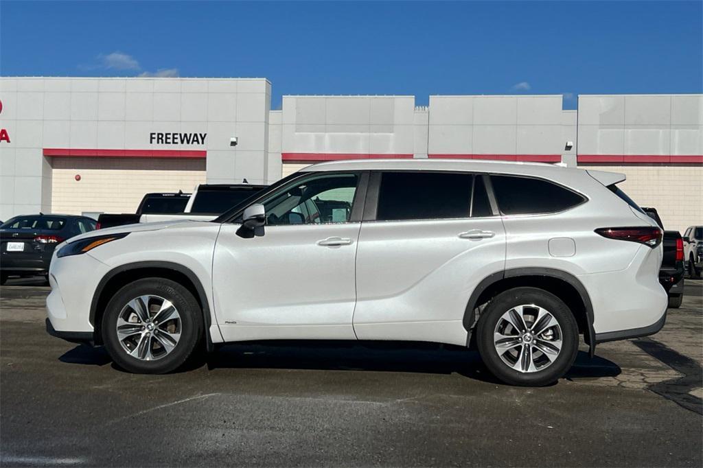 used 2025 Toyota Highlander Hybrid car, priced at $44,398