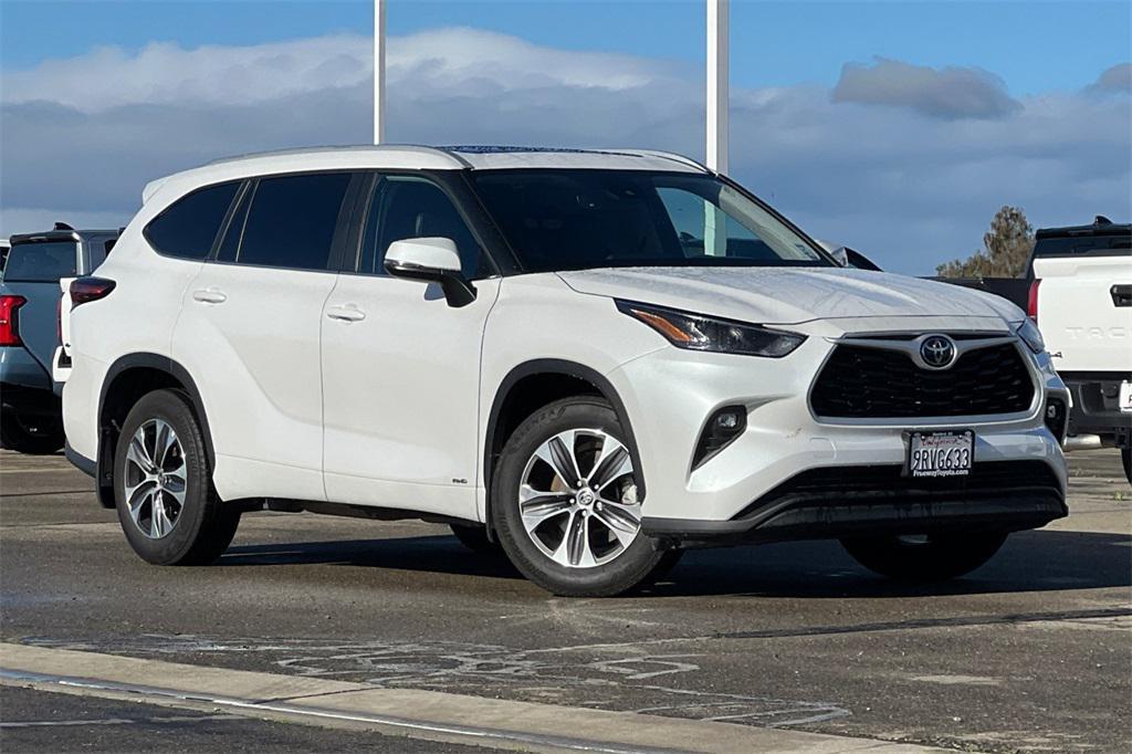 used 2025 Toyota Highlander Hybrid car, priced at $44,398