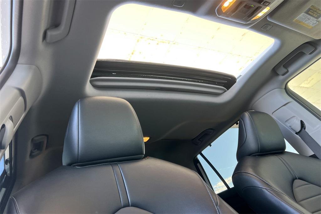 used 2025 Toyota Highlander Hybrid car, priced at $44,398