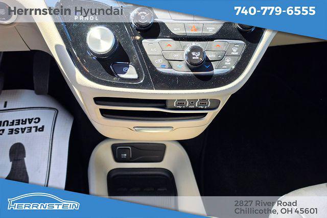 used 2023 Chrysler Pacifica car, priced at $22,417