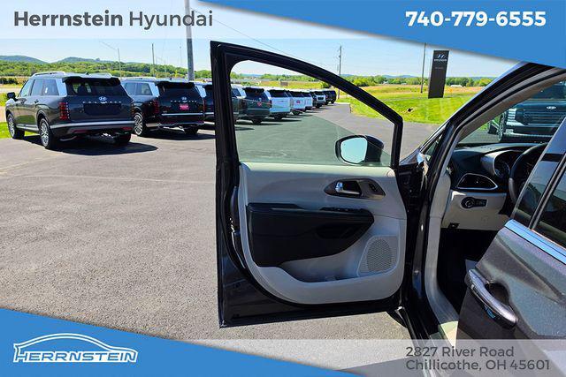 used 2023 Chrysler Pacifica car, priced at $22,417