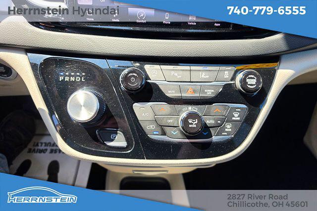used 2023 Chrysler Pacifica car, priced at $22,417