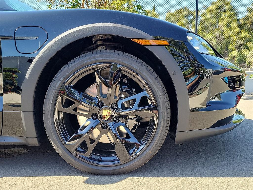 new 2025 Porsche Taycan car