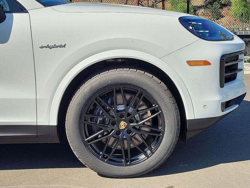 new 2025 Porsche Cayenne car
