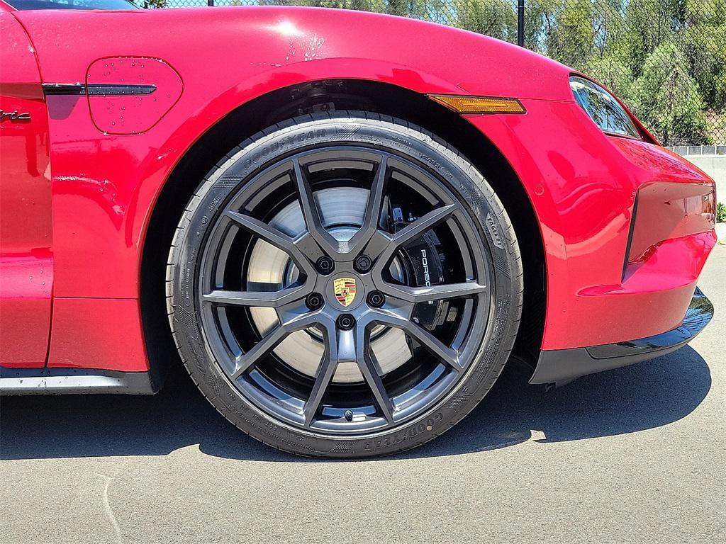 new 2025 Porsche Taycan car