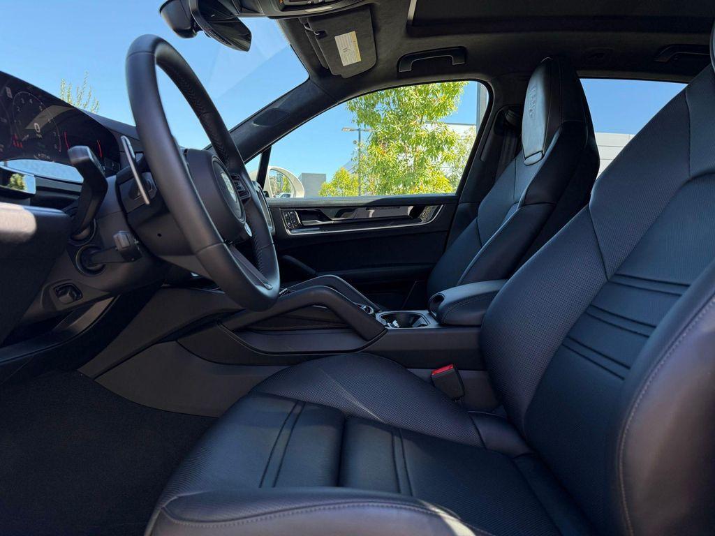 new 2025 Porsche Cayenne car