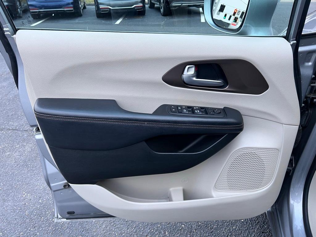 used 2018 Chrysler Pacifica car, priced at $10,995