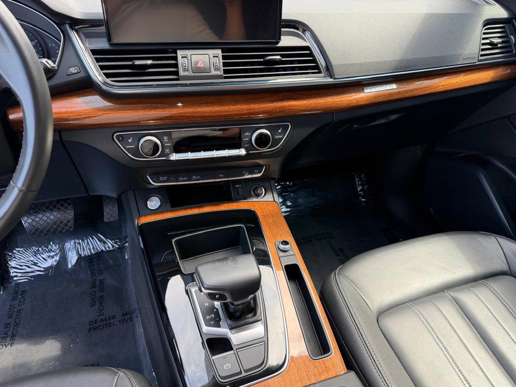 Audi Q5 view 16