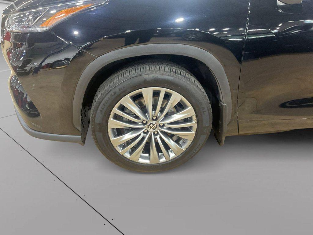 used 2021 Toyota Highlander car, priced at $36,984