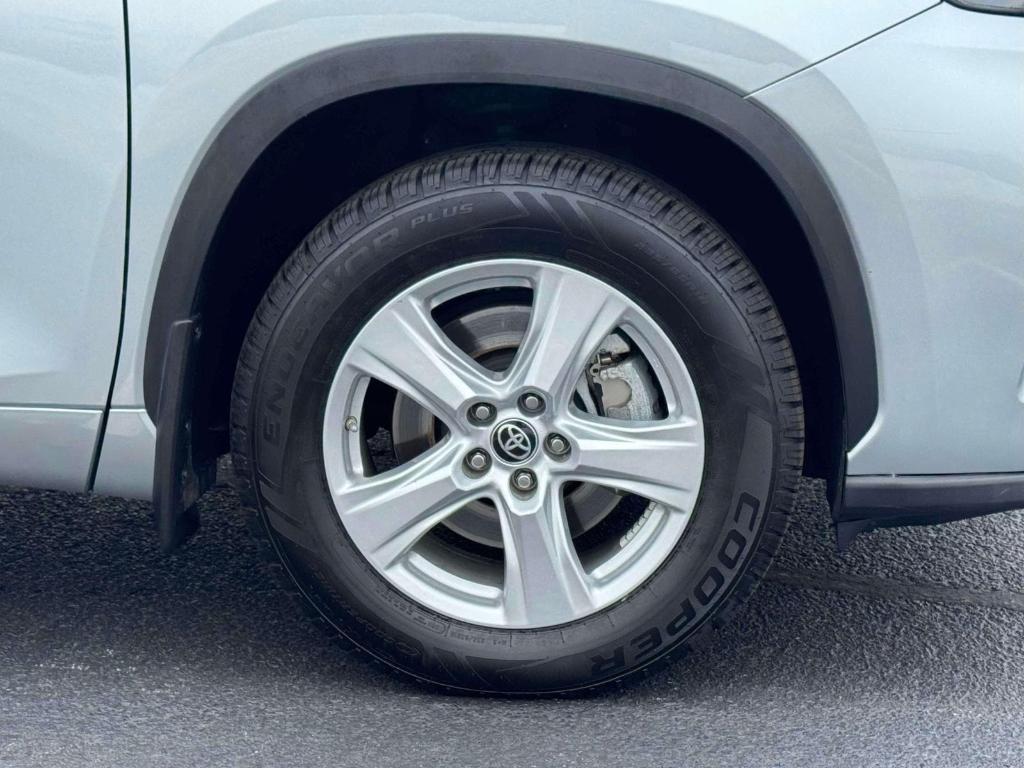 used 2023 Toyota Highlander car, priced at $31,995