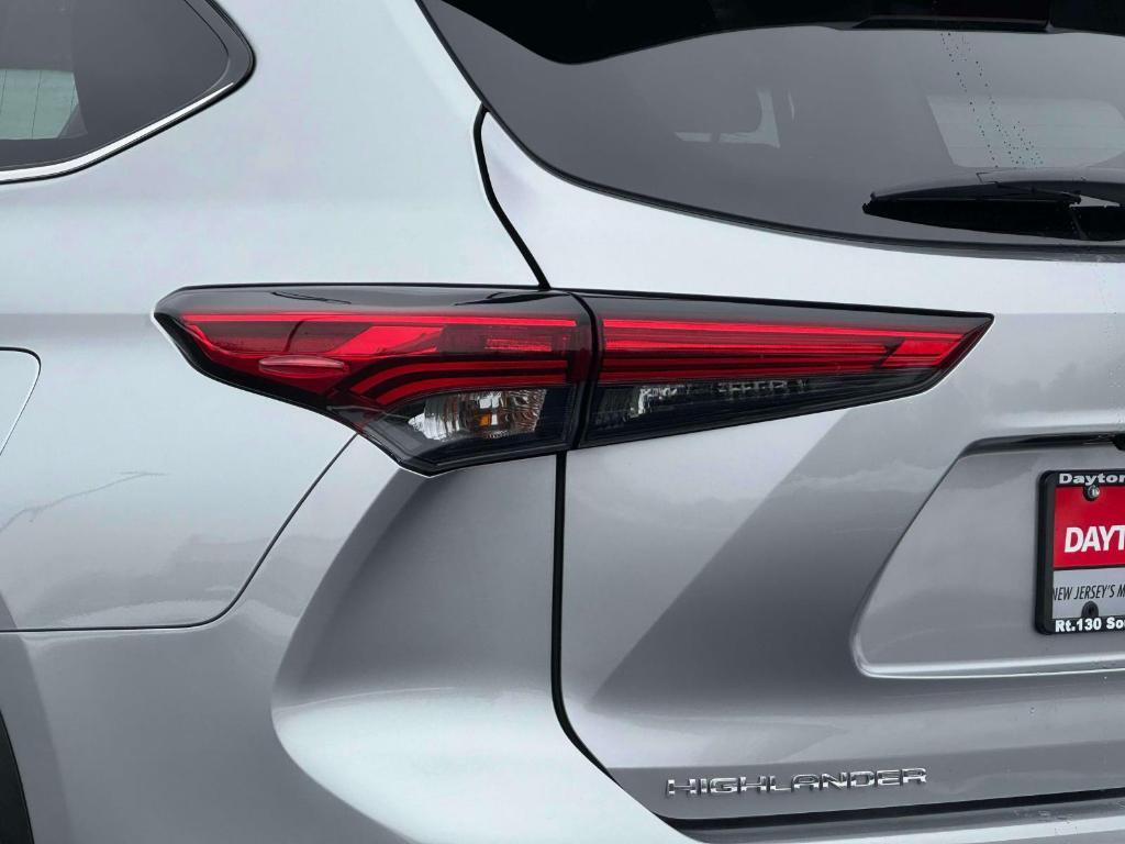 used 2023 Toyota Highlander car, priced at $31,995