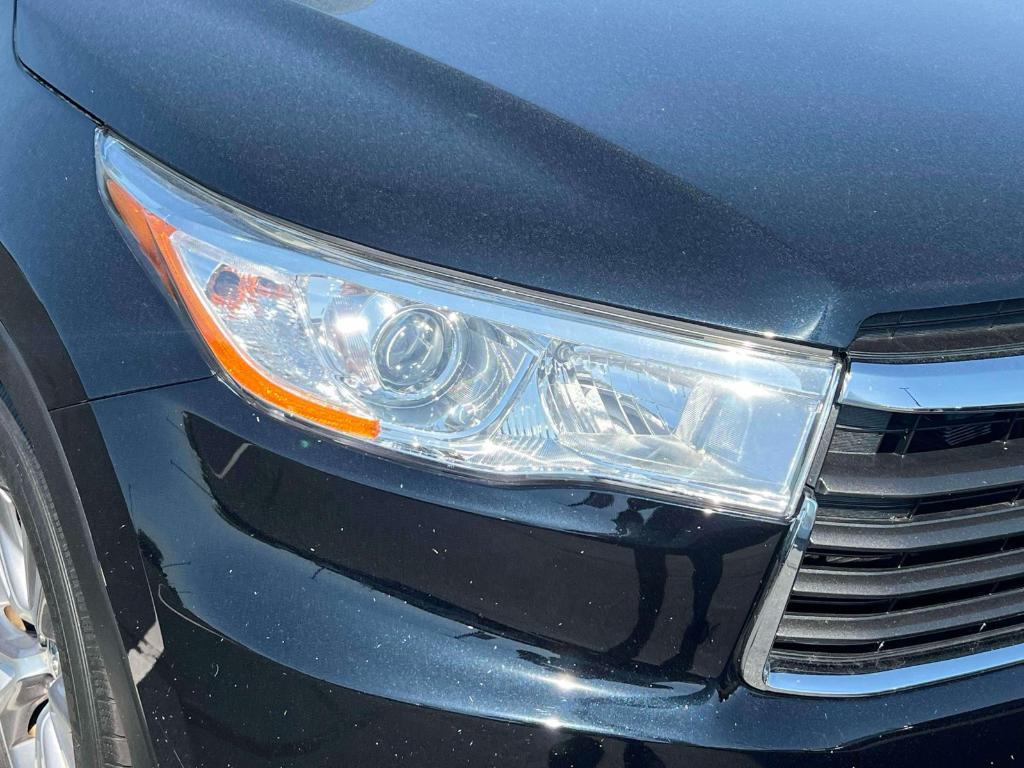 used 2015 Toyota Highlander car, priced at $15,995