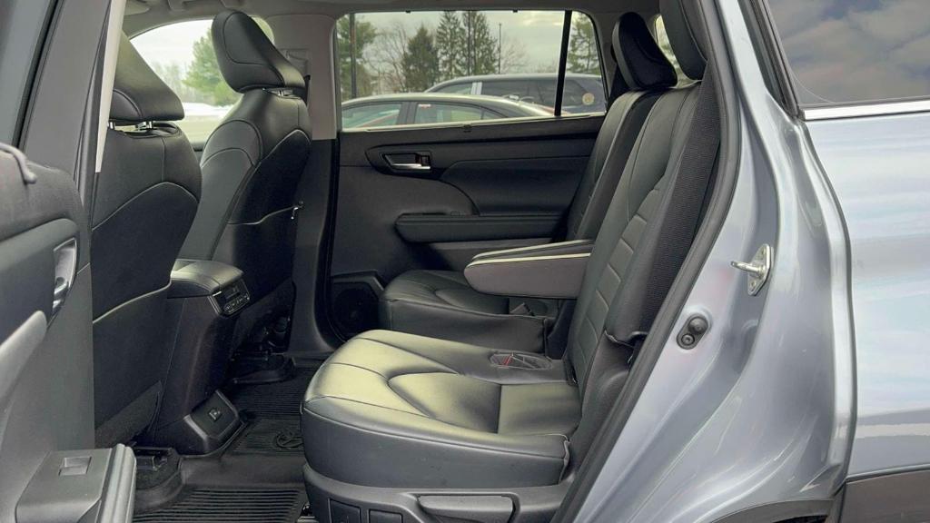 used 2023 Toyota Highlander car, priced at $35,995