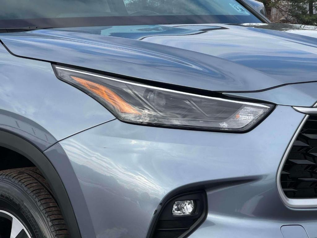 used 2023 Toyota Highlander car, priced at $35,995