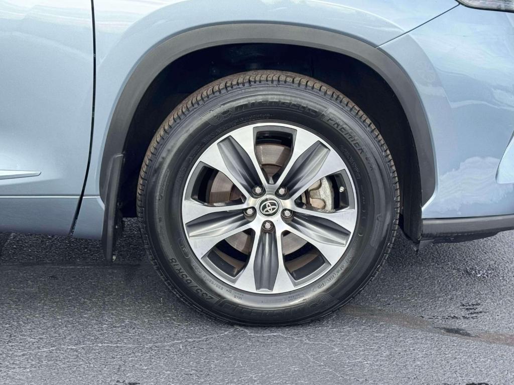 used 2023 Toyota Highlander car, priced at $35,995