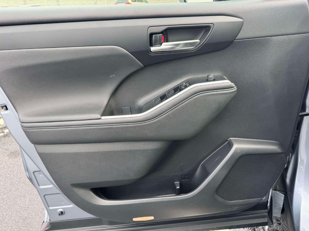 used 2023 Toyota Highlander car, priced at $35,995