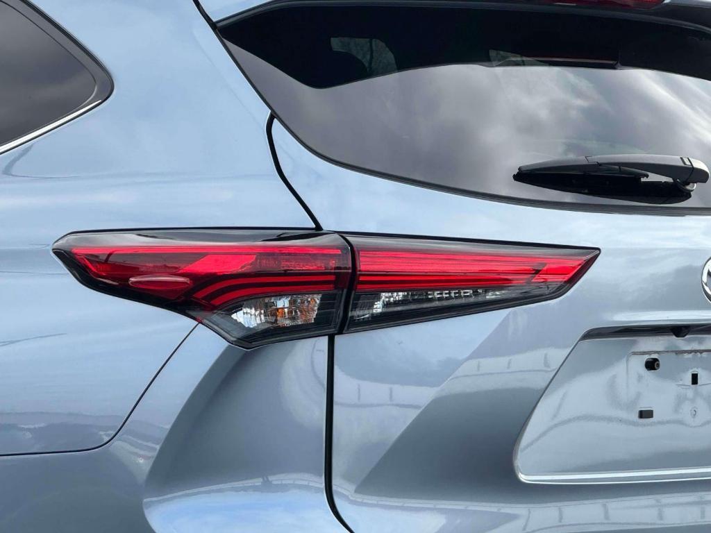used 2023 Toyota Highlander car, priced at $35,995