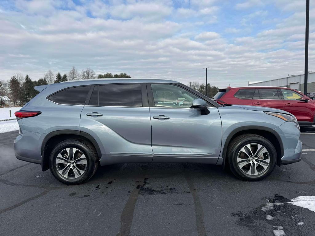 used 2023 Toyota Highlander car, priced at $35,995