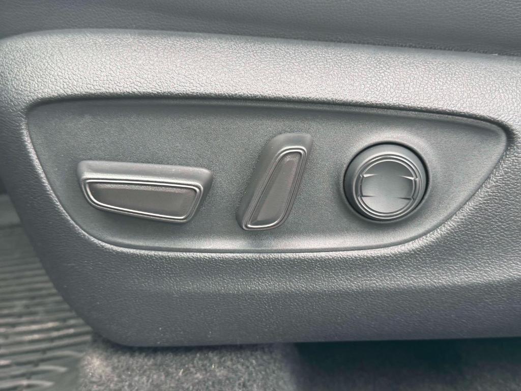 used 2023 Toyota Highlander car, priced at $35,995