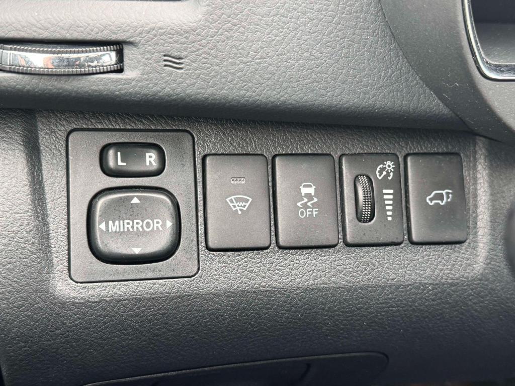 used 2013 Toyota Highlander car, priced at $12,995