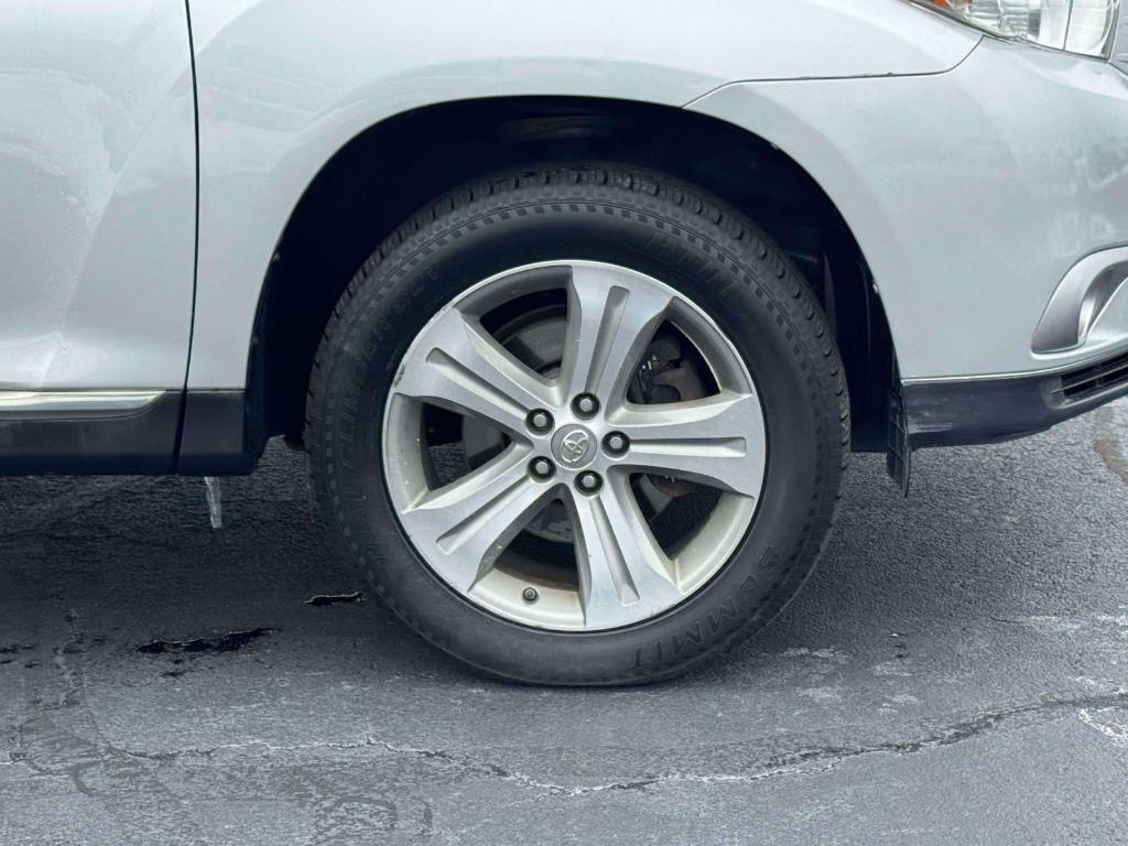 used 2013 Toyota Highlander car, priced at $12,995