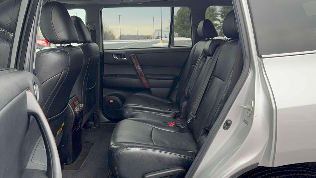 used 2013 Toyota Highlander car, priced at $12,995