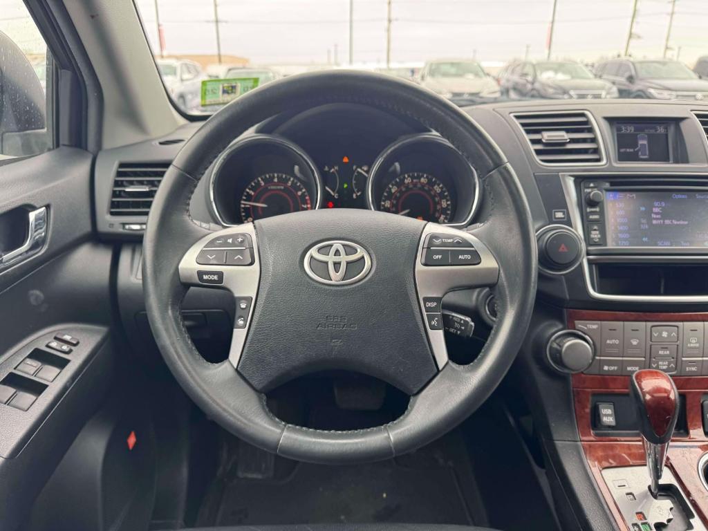 used 2013 Toyota Highlander car, priced at $12,995