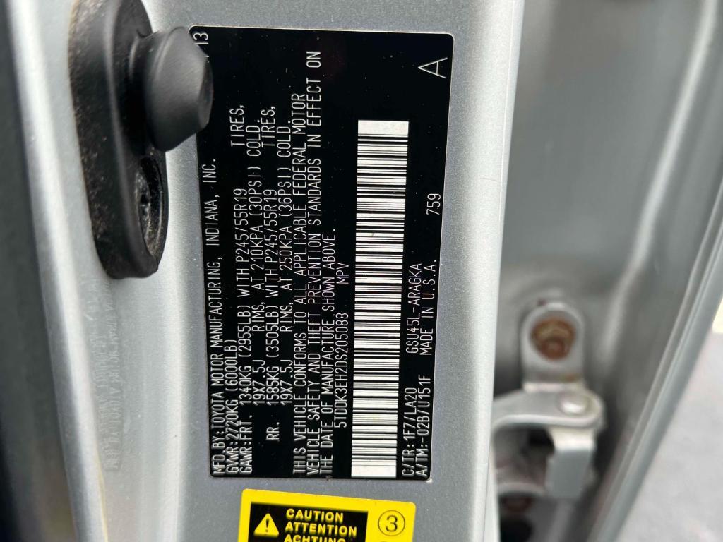 used 2013 Toyota Highlander car, priced at $12,995