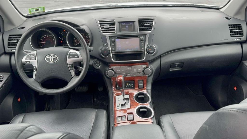 used 2013 Toyota Highlander car, priced at $12,995