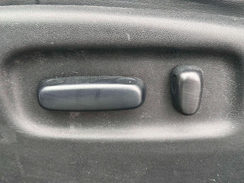 used 2013 Toyota Highlander car, priced at $12,995