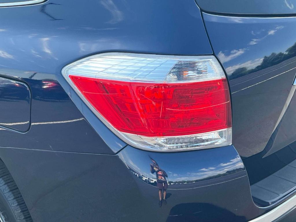 used 2013 Toyota Highlander car, priced at $11,995