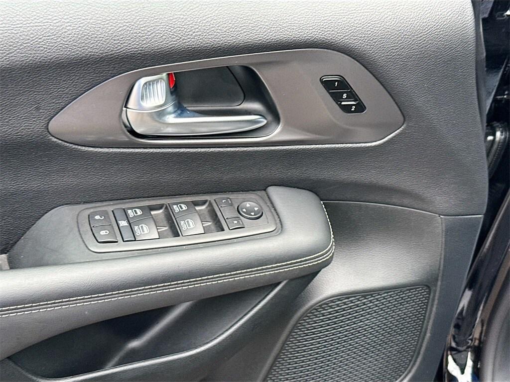 used 2026 Chrysler Pacifica car, priced at $34,686