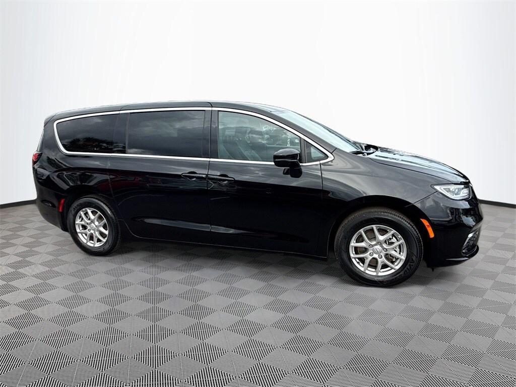 used 2026 Chrysler Pacifica car, priced at $34,686