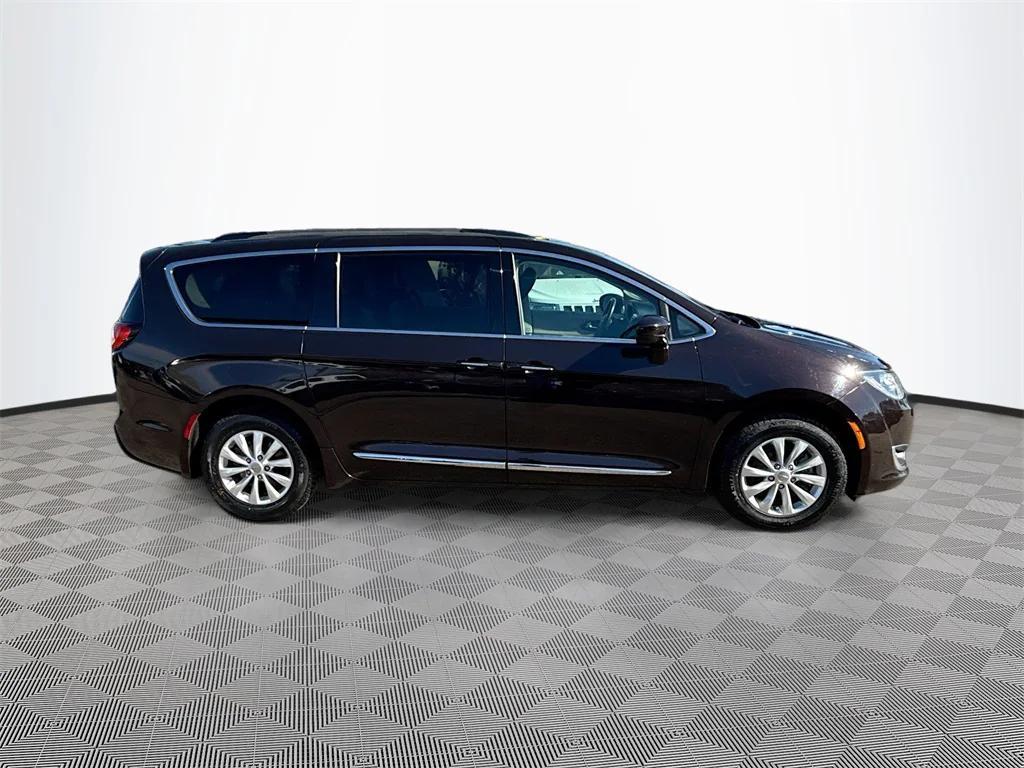 used 2017 Chrysler Pacifica car, priced at $10,358