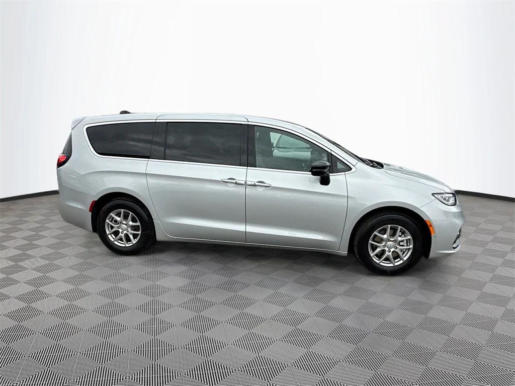 new 2026 Chrysler Pacifica car, priced at $38,393