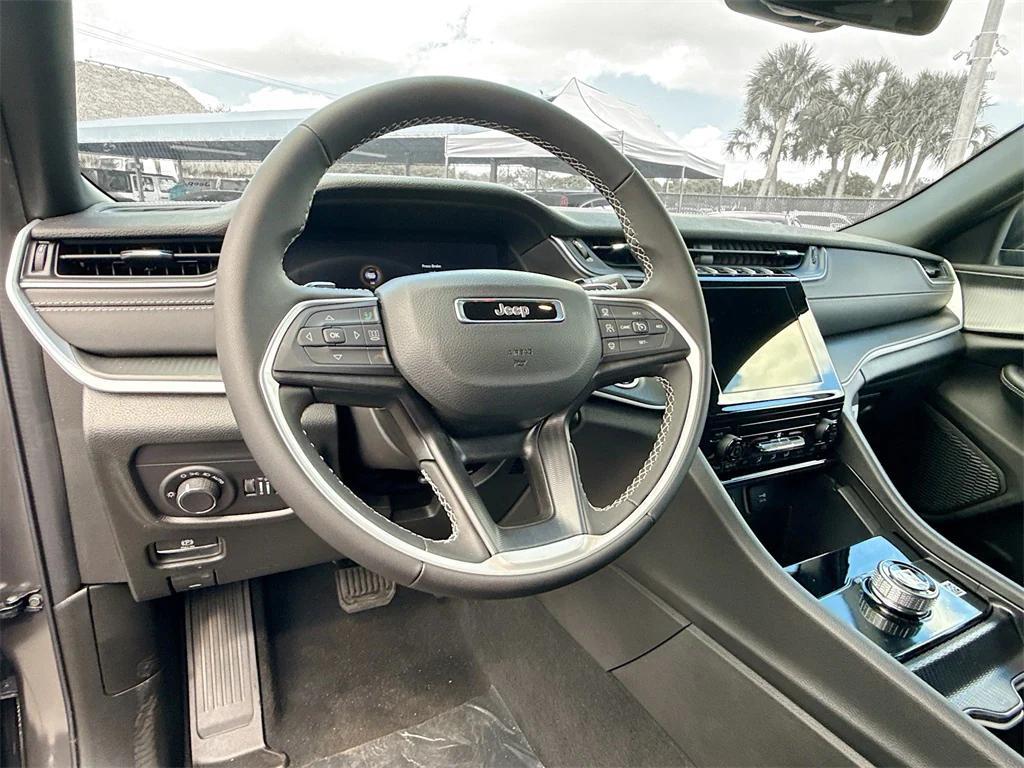 new 2025 Jeep Grand Cherokee car, priced at $29,689
