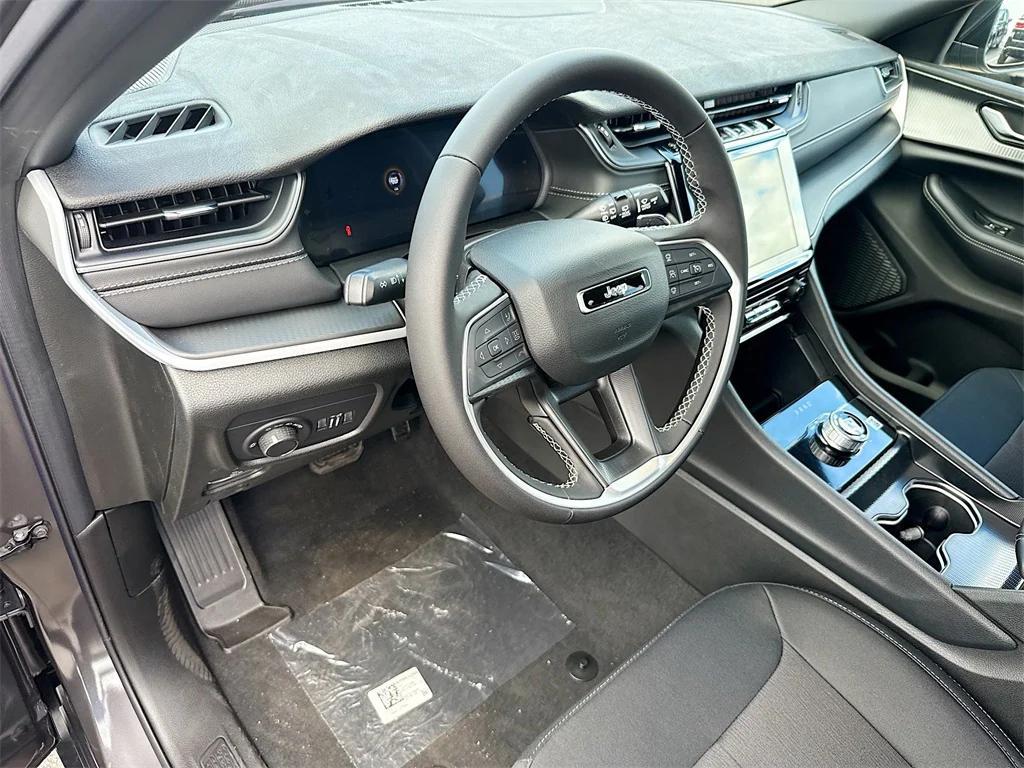 new 2025 Jeep Grand Cherokee car, priced at $29,689