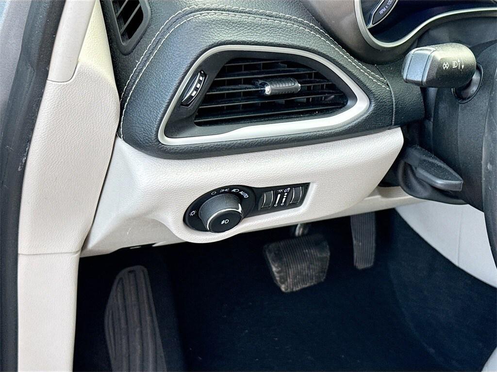 used 2021 Chrysler Pacifica car, priced at $17,854