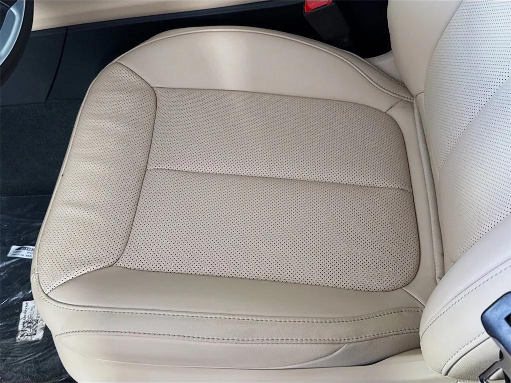 new 2025 Jeep Grand Cherokee car, priced at $37,650