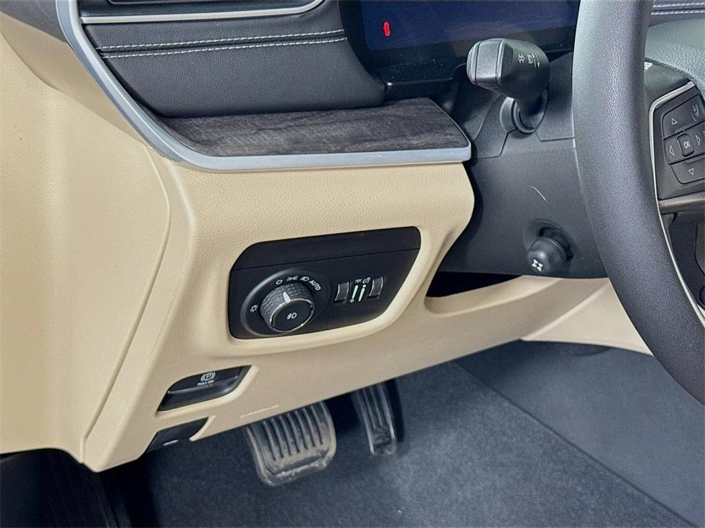 new 2025 Jeep Grand Cherokee car, priced at $38,438