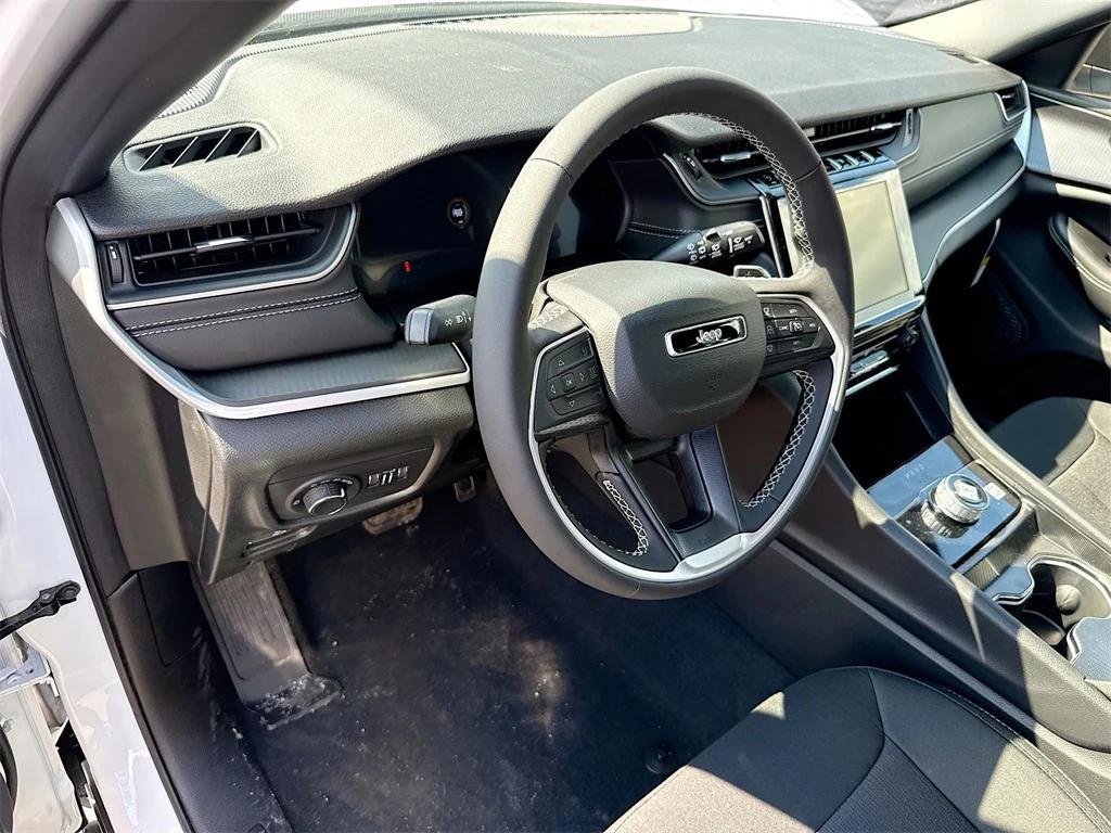 new 2026 Jeep Grand Cherokee car, priced at $31,072