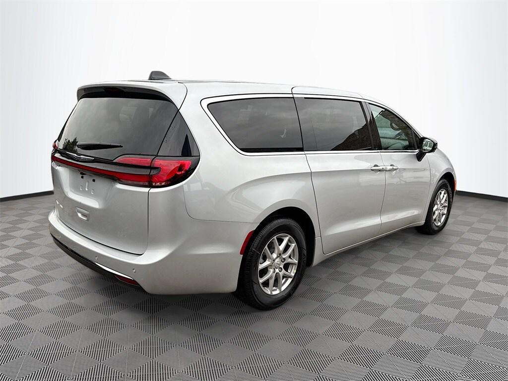 new 2026 Chrysler Pacifica car, priced at $38,393