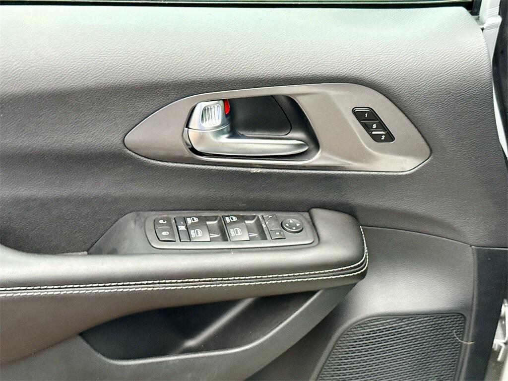 new 2026 Chrysler Pacifica car, priced at $38,393