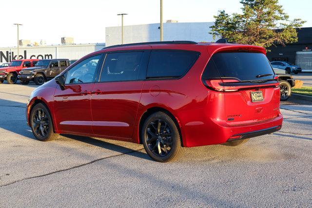 new 2026 Chrysler Pacifica car, priced at $48,988