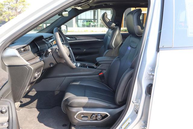 new 2025 Jeep Grand Cherokee car, priced at $58,988