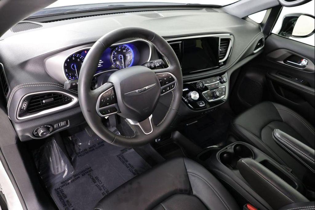 used 2025 Chrysler Pacifica car, priced at $29,995
