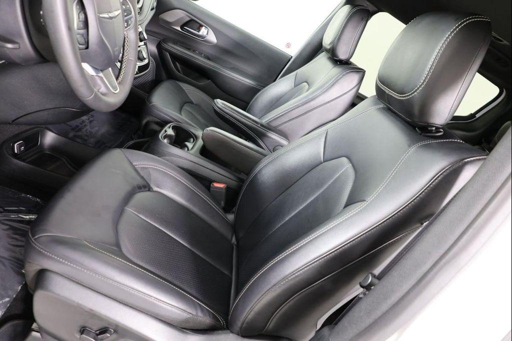 used 2025 Chrysler Pacifica car, priced at $29,995